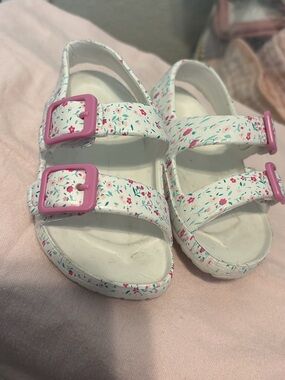 Kids White Floral Sandals with Pink Buckles